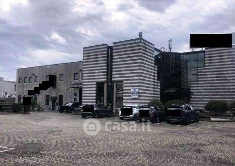 Capannone in commerciale in Via Giuseppe Ungaretti
