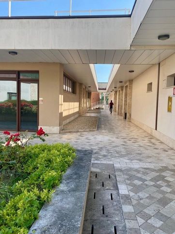 Ufficio in commerciale in 