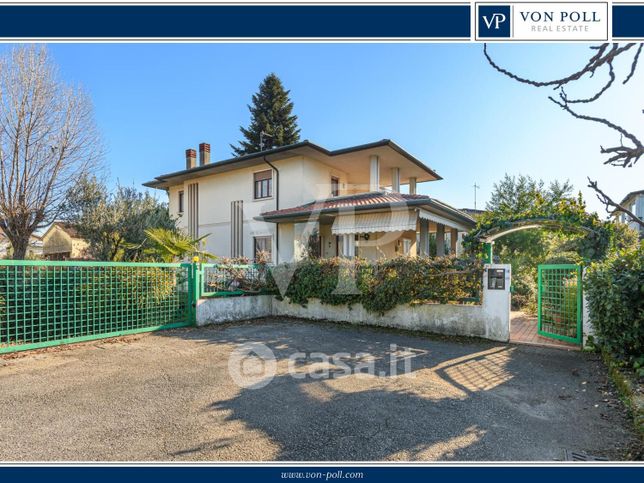 Casa indipendente in residenziale in Via degli Aranci