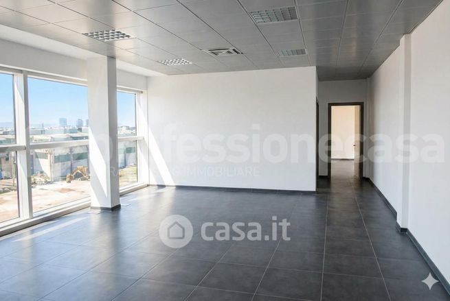 Ufficio in commerciale in Via di Mezzanina