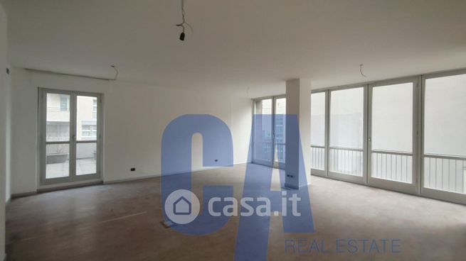 Ufficio in commerciale in Via Gustavo Fara