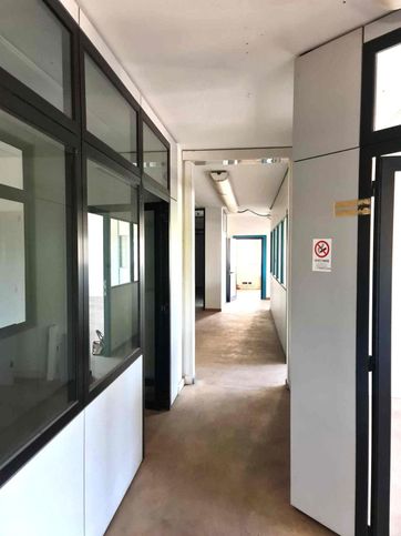 Ufficio in commerciale in Via Salceto