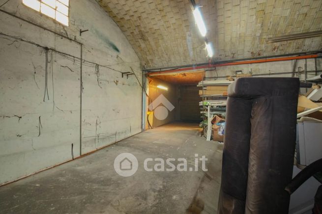 Capannone in commerciale in Viale F. Prampolini 21