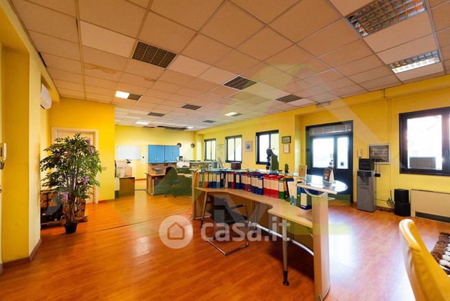 Capannone in commerciale in Via Tiepolo