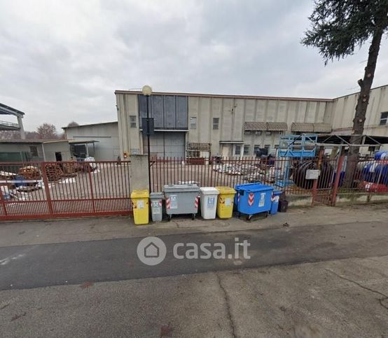 Capannone in commerciale in Via Riccardo Lombardi 10