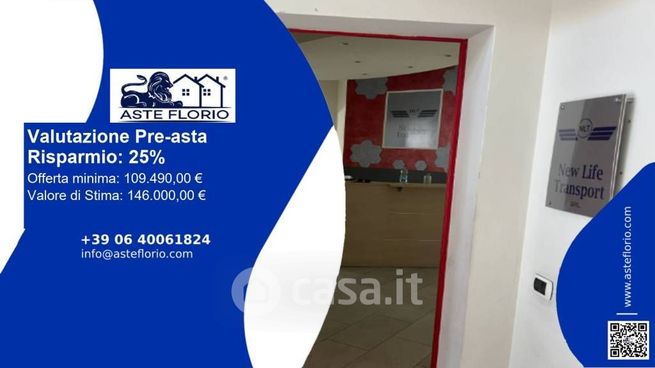 Ufficio in commerciale in Via Francesco Petrarca