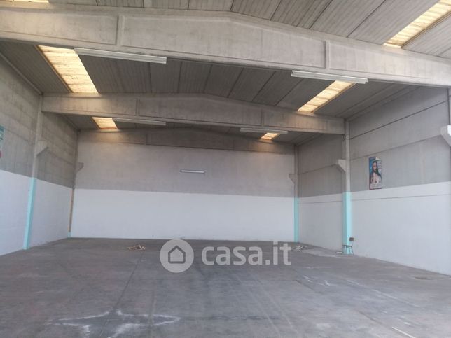 Capannone in commerciale in Via L. Galli 6