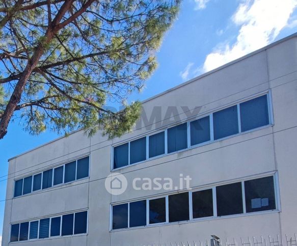 Ufficio in commerciale in Via Boscofangone