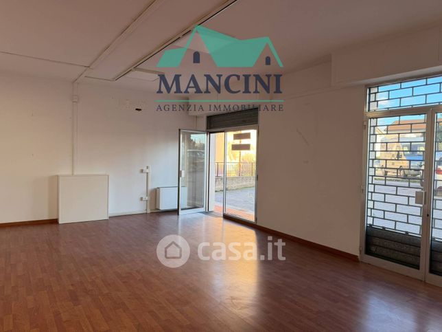 Ufficio in commerciale in Via Gallodoro