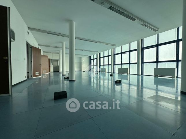 Ufficio in commerciale in Strada del Portone 10