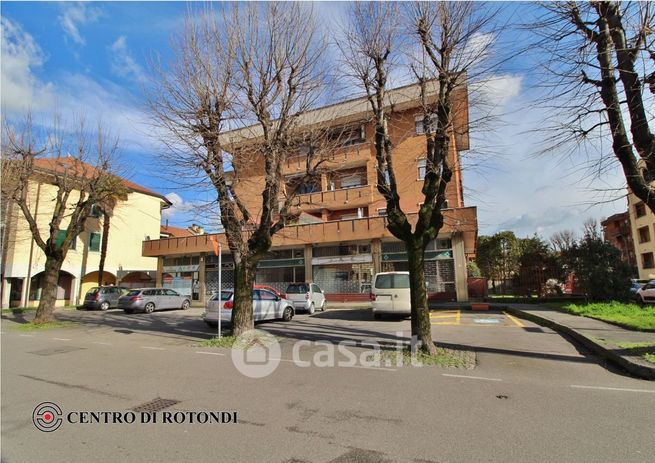 Negozio/locale commerciale in commerciale in Via G. Matteotti 18