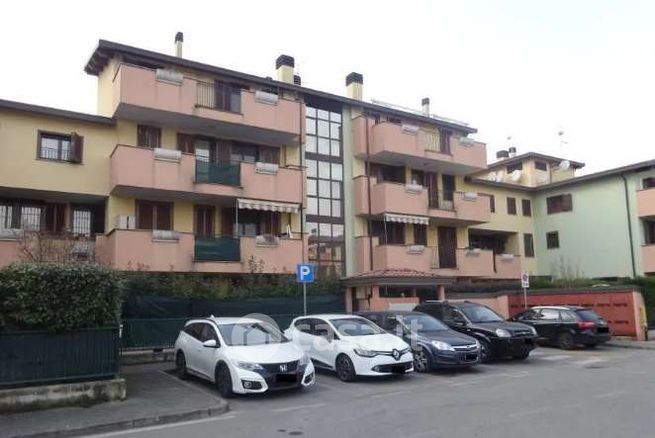 Appartamento in residenziale in Via Eugenio Montale 11