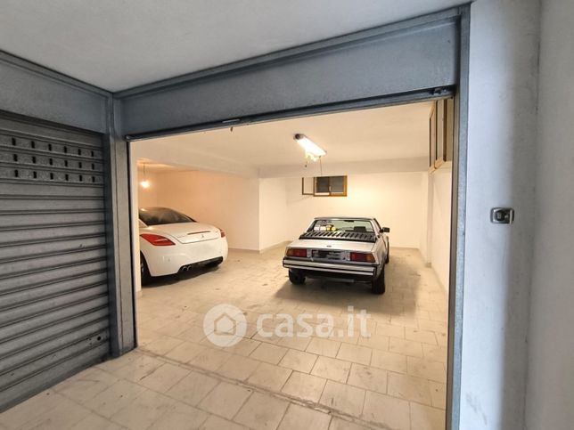 Box/posto auto in residenziale in Via Sant'Andrea 86