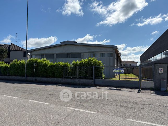 Capannone in commerciale in Via Emilio Alessandrini