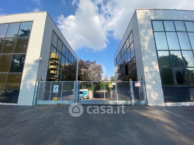 Garage/posto auto in residenziale in Via Giovanni Labus 17