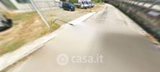 Capannone in commerciale in Via del Commercio