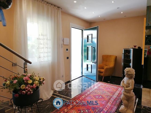 Casa bi/trifamiliare in residenziale in Via Zabarella