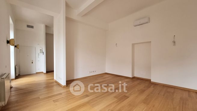 Appartamento in residenziale in Via Castelfidardo 9