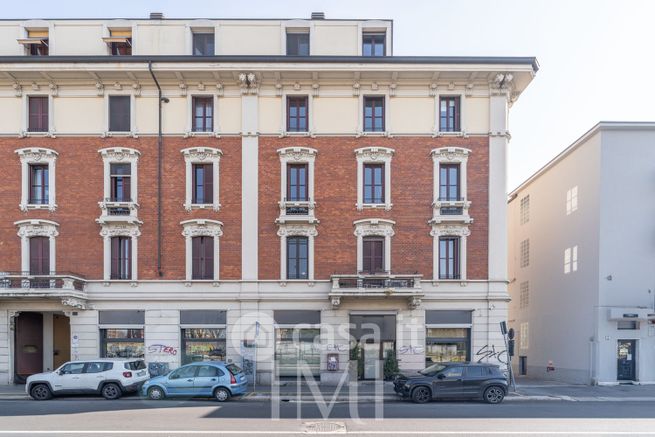 Negozio/locale commerciale in commerciale in Via Ascanio Sforza 77