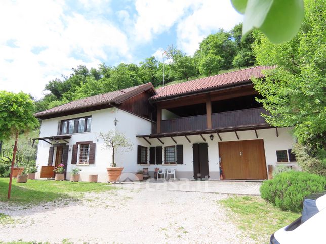 Villa in residenziale in Via Fabio Filzi
