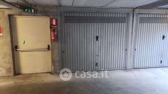 Garage/posto auto in residenziale in Via Leon Battista Alberti 105