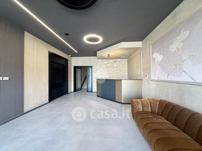Ufficio in commerciale in Via Atellana 1
