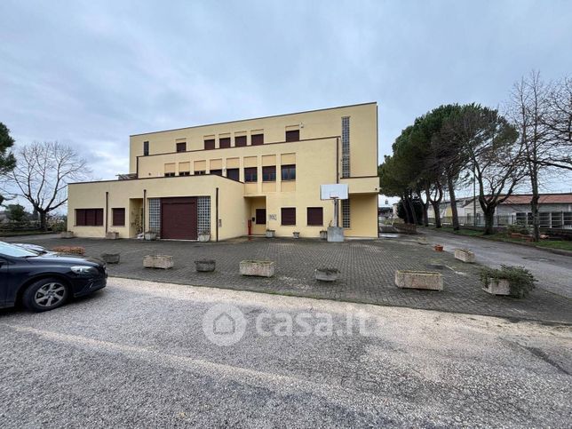 Capannone in commerciale in Via dell'Industria