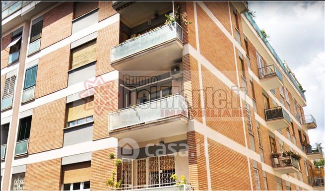 Ufficio in commerciale in Via Ugo de Carolis