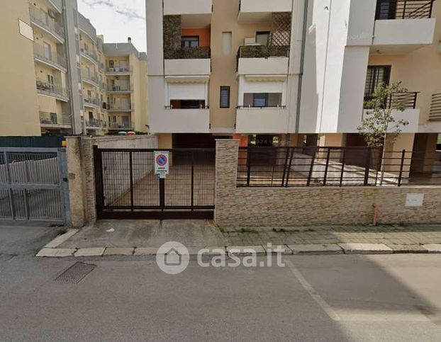 Box/posto auto in residenziale in Via Quasimodo 38