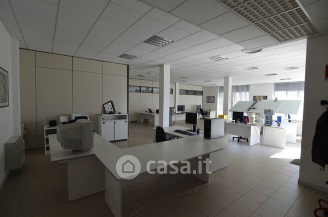 Ufficio in commerciale in Via Gola della Rossa 15