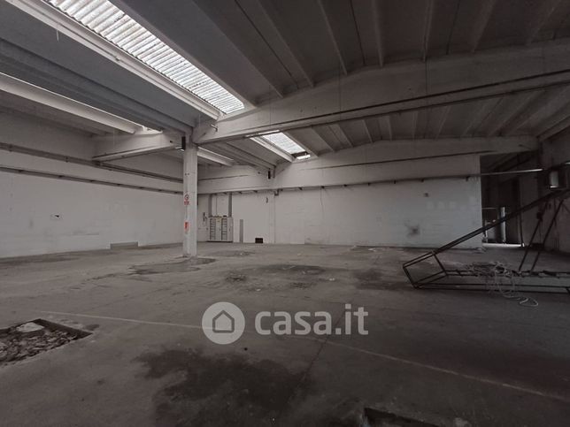 Capannone in commerciale in Via Nuova Ponente