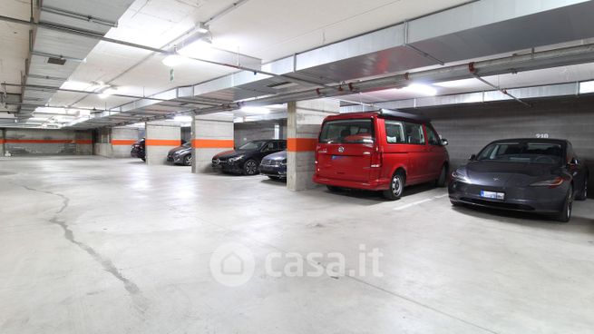 Garage/posto auto in residenziale in Via Zaccherini Alvisi