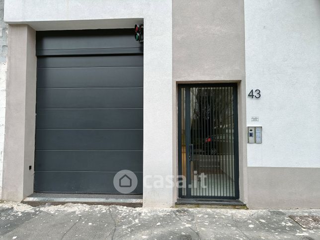 Garage/posto auto in residenziale in Via Bordighera 43