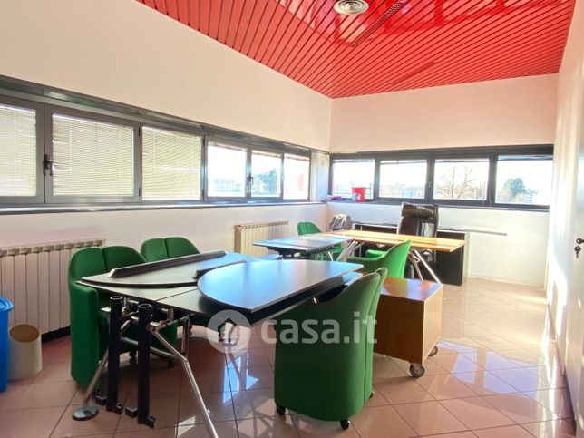 Ufficio in commerciale in Via E. Fermi 32