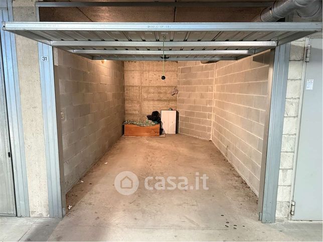 Garage/posto auto in residenziale in Via Vigone 45