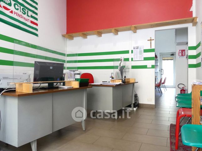 Negozio/locale commerciale in commerciale in Via Oropa