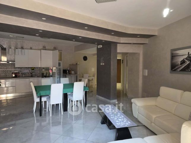 Appartamento in residenziale in Via Agillina 38
