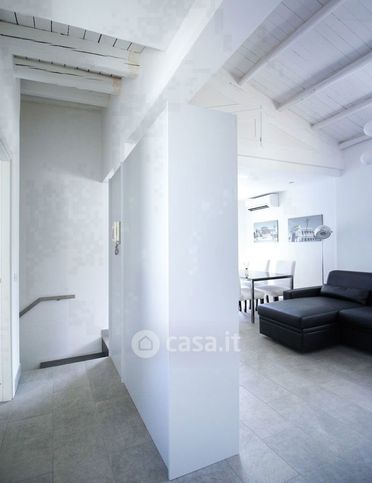 Attico/mansarda in residenziale in Via Isidoro La Lumia 80