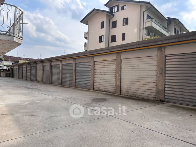 Box/posto auto in residenziale in Via Giuseppe Verdi 10