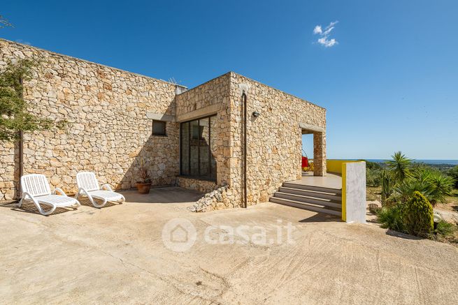 Casa indipendente in residenziale in Strada Statale 125 Orientale Sarda