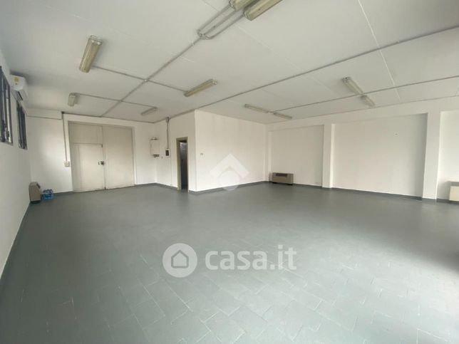 Capannone in commerciale in Via Fratelli Pietro e Alessandro Verri 35