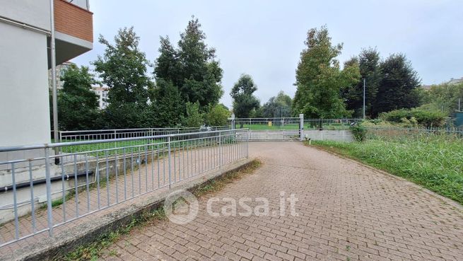 Garage/posto auto in residenziale in Viale dei Parchi 11