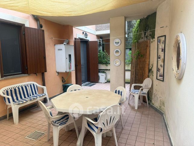 Appartamento in residenziale in Via del Lago