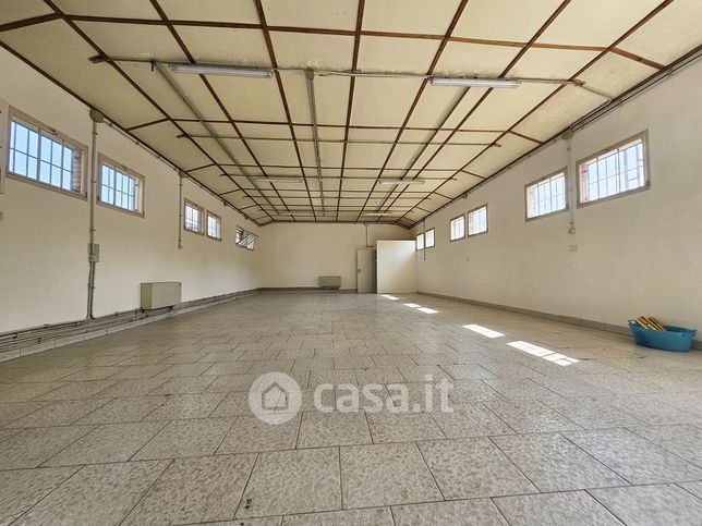 Capannone in commerciale in Via Moglianese Peseggia 34