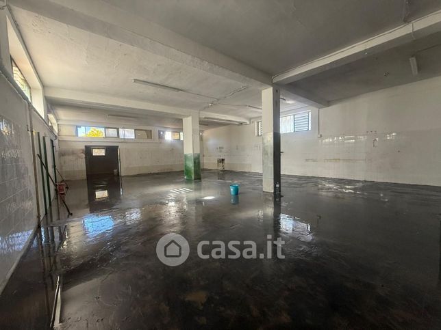 Capannone in commerciale in Via Sant'Anna 87