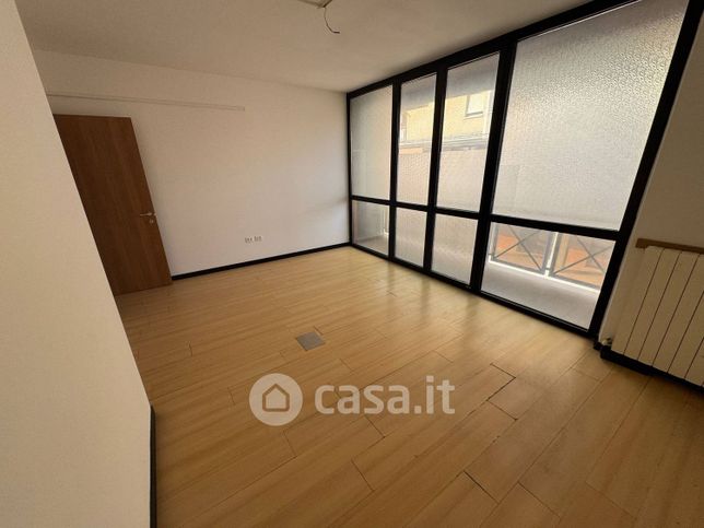 Ufficio in commerciale in Via Luigi Rocchi