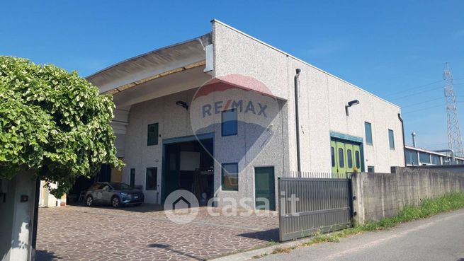 Capannone in commerciale in Via Eugenio Curiel 56