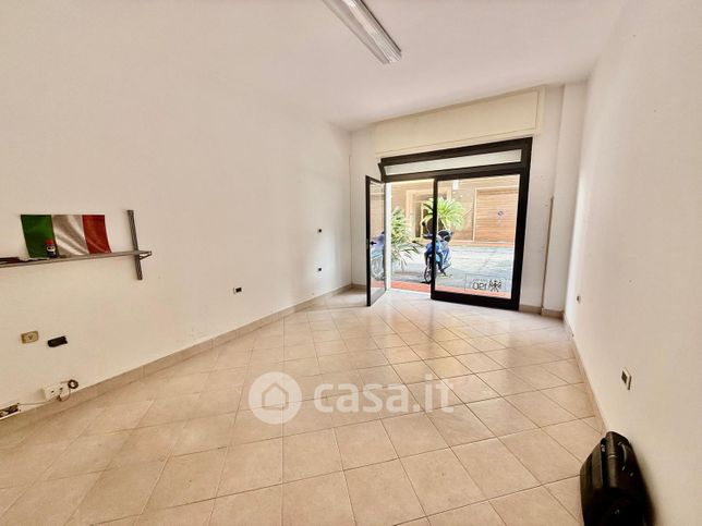 Ufficio in commerciale in Via Cesare Battisti