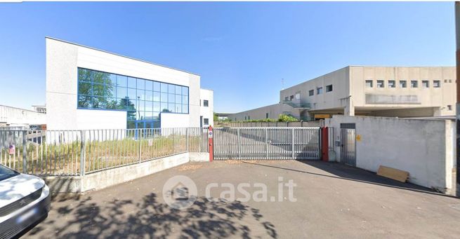 Capannone in commerciale in 