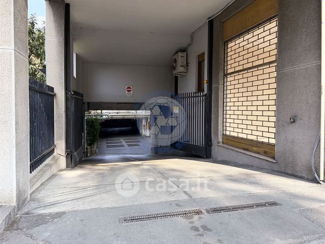 Box/posto auto in residenziale in Via San Gottardo 58